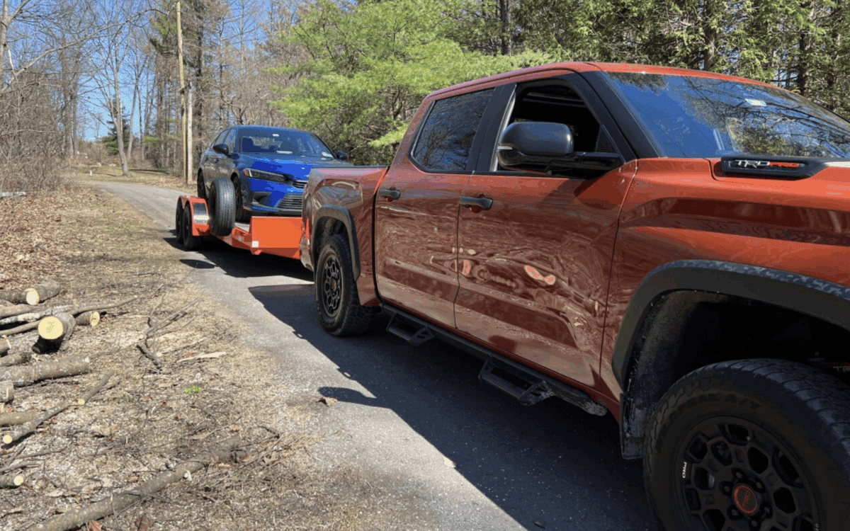 Towlos Success Story: The Pilot Who Runs His Trailer Business From the Cockpit